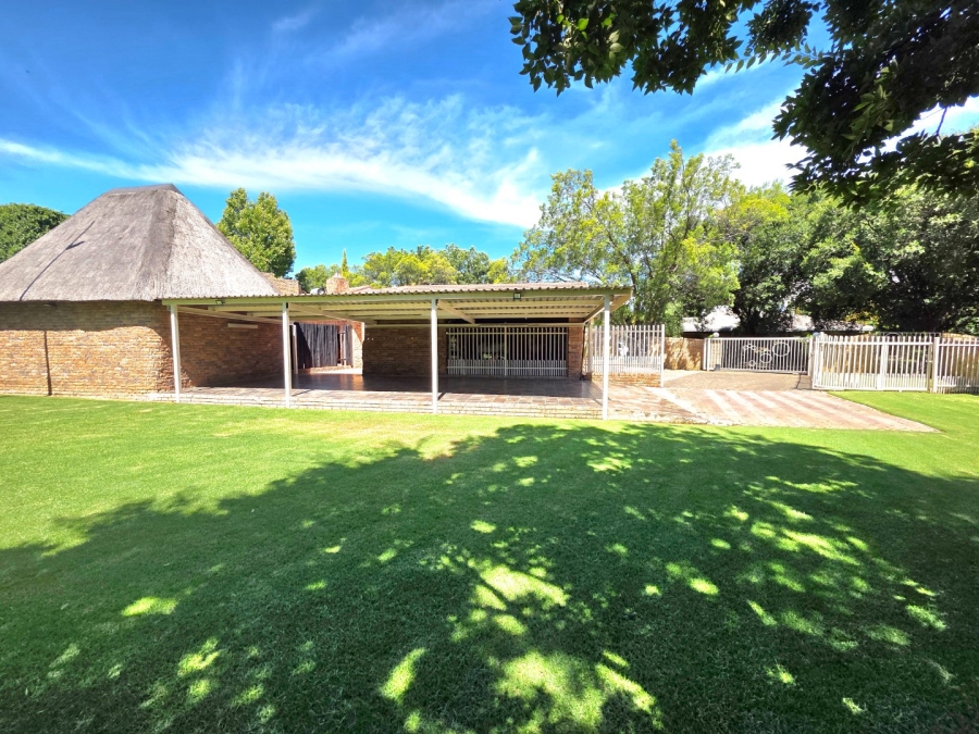 5 Bedroom Property for Sale in La Provance Free State